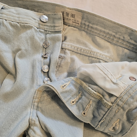 We The Free Loose Straight Leg 26 Women's Light Wash Distressed Raw Hem - Picture 7 of 13